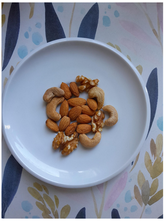 fotografia de fideos y arroz crudo